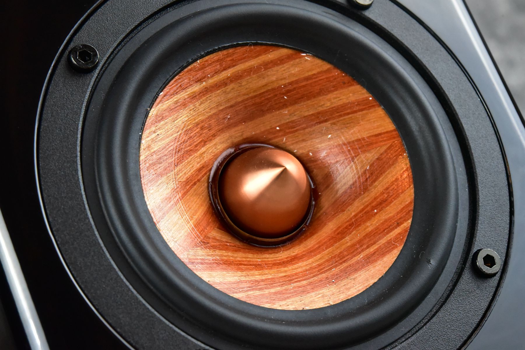 一对4寸音箱国内售价2K，日本却卖到7K，打听才知超有来头