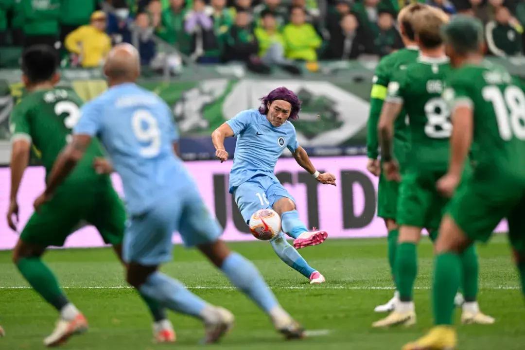 李智足球生涯,李富真的逆袭之路