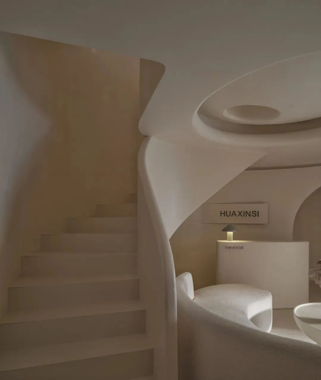 法式奶油风装修美容院,优雅净白空间设计