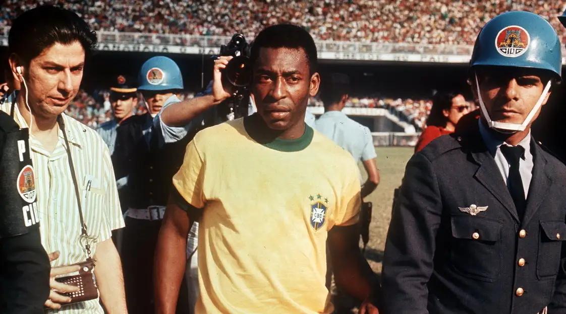 巴西十大传奇足球巨星,巴西著名球星小罗