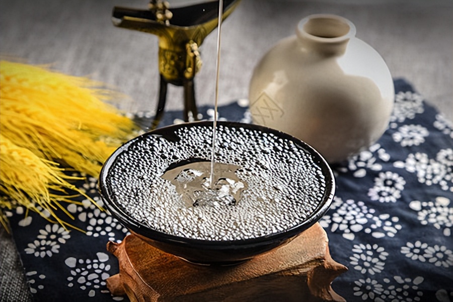 茅台集团贡酒60年多少钱一瓶,茅台贡酒52度250ml价格2006