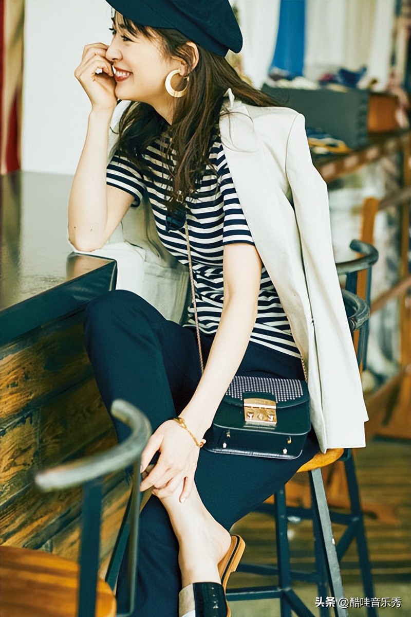适合15-25岁女生的高颜值服装,适合35-40岁高级感服装