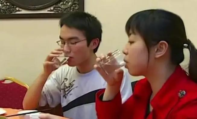 湖南女子刘静图片,湖南女子喝酒像喝水一样千杯不醉