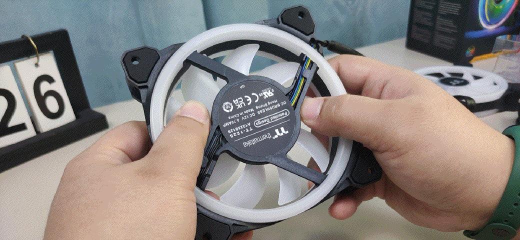 一正一反，轻松定义你需要的风扇风向，Tt耀影SWAFAN12机箱风扇