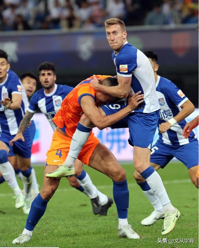 青岛足球甜蜜的520：西海岸拿下六分战，红狮绝杀对手，海牛憾平