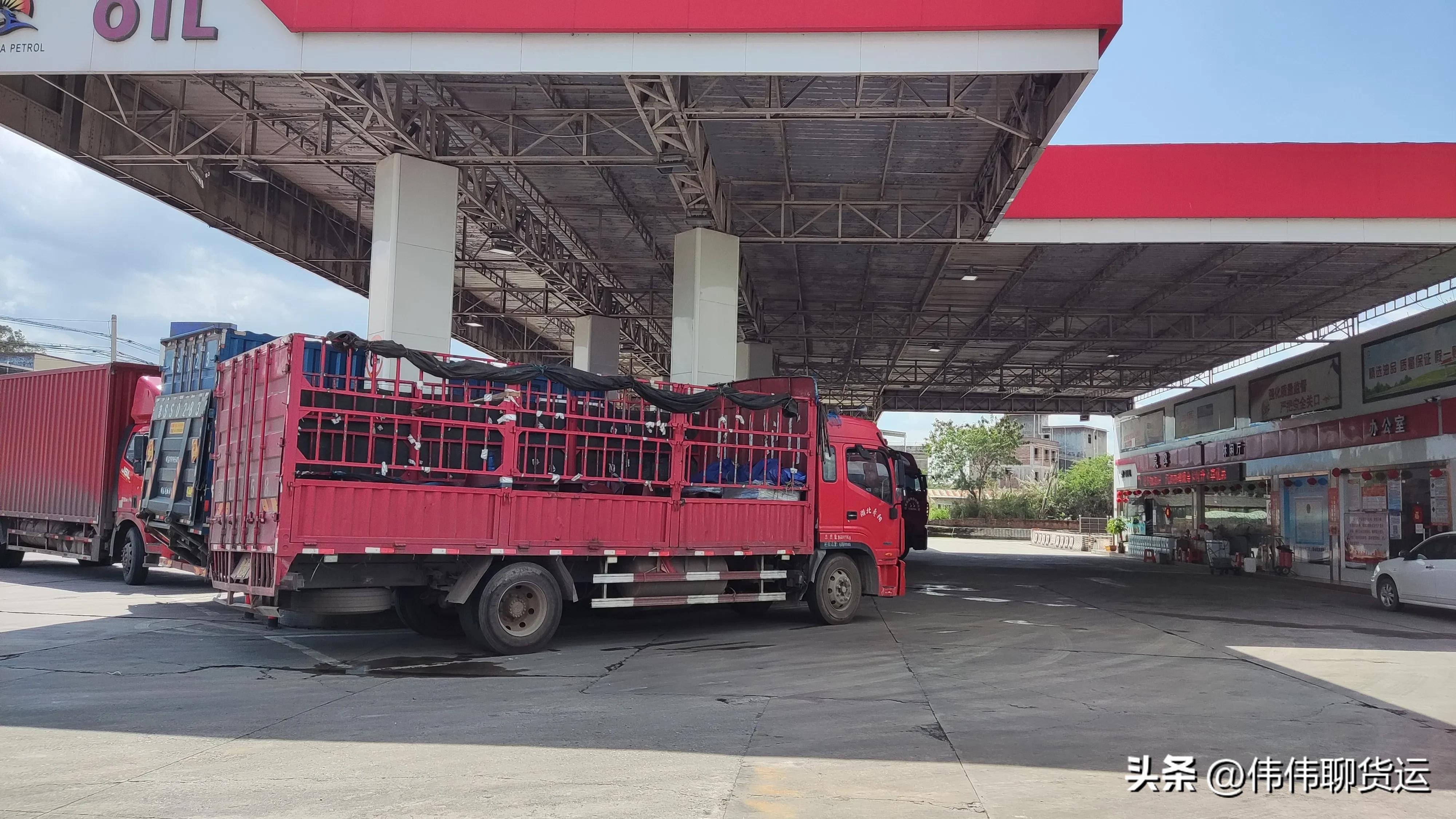 33岁卡车司机，富士康辞工创业，亏10万块，跑货运还债