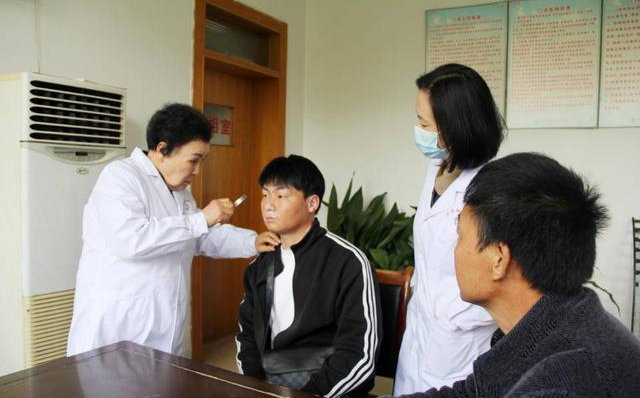 国家治疗白癜风贫困家庭怎样救助,白癜风大型公益援助