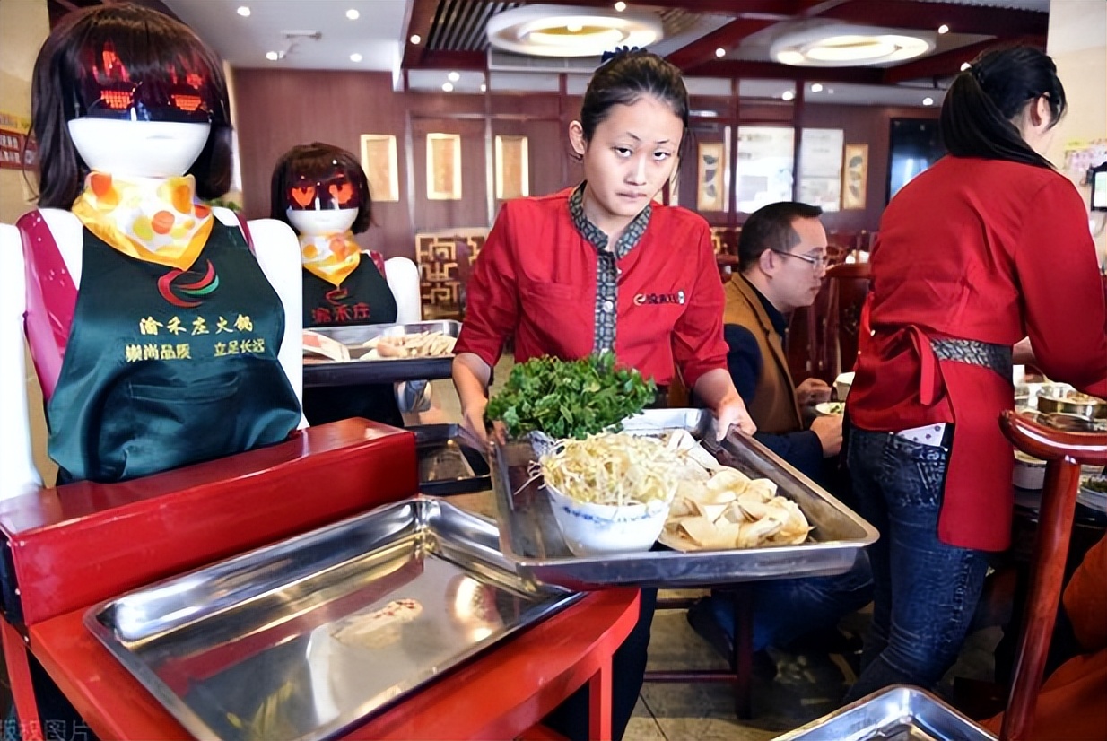 大学生暑假涌向工厂流水线，月入五六千，目标就是赚出一台iPad