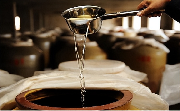 97年香港回归赖茅酒2斤装价格多少,赖茅97香港回归1000毫升酒价格