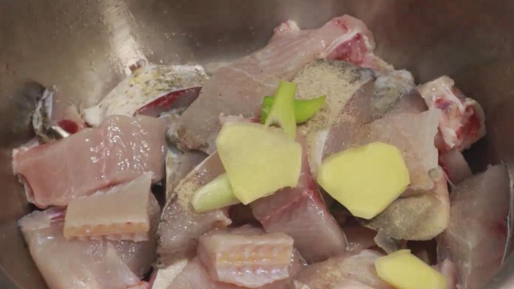 川菜泡菜鱼的家常做法，鱼肉鲜嫩爽滑酸香开胃，让你食欲大增