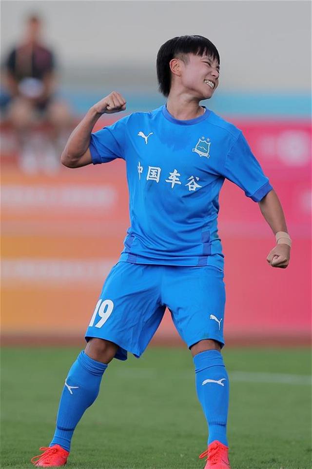 女足张琳艳过人,中国女足张琳艳头球图片