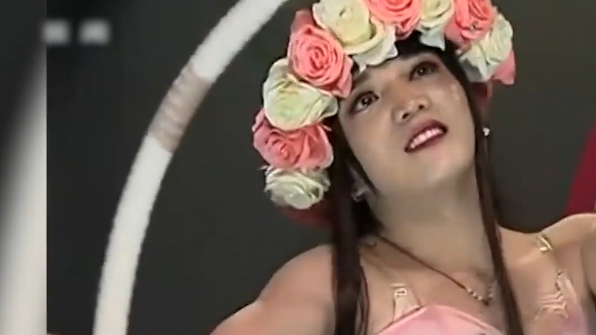 四川一男子扮女装,四川小伙沉迷女装