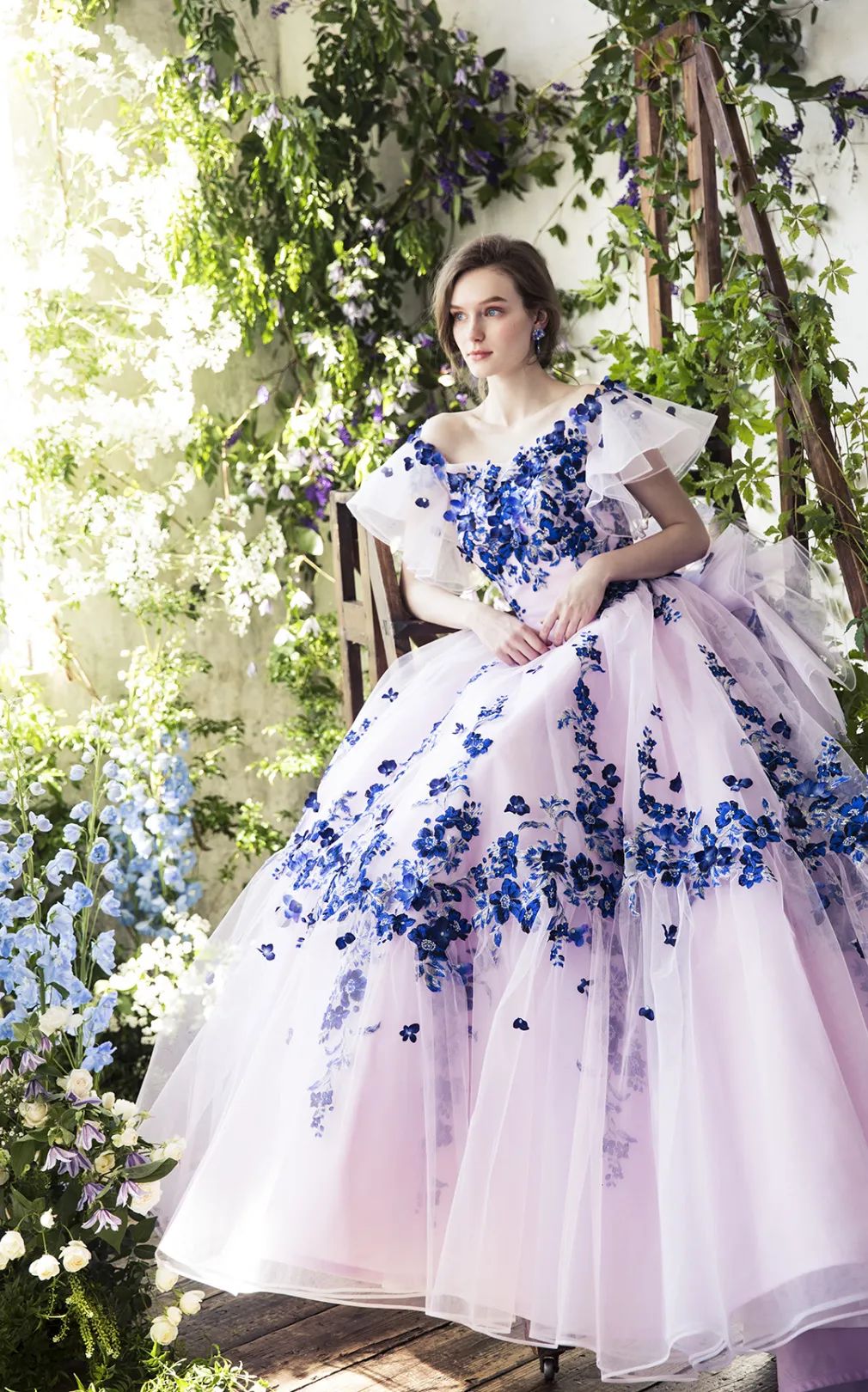 亚洲婚纱女王杀进内娱，女星们集体坐不住了