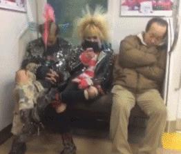 在老公车里发现东西,老公车里发现口红印怎么办