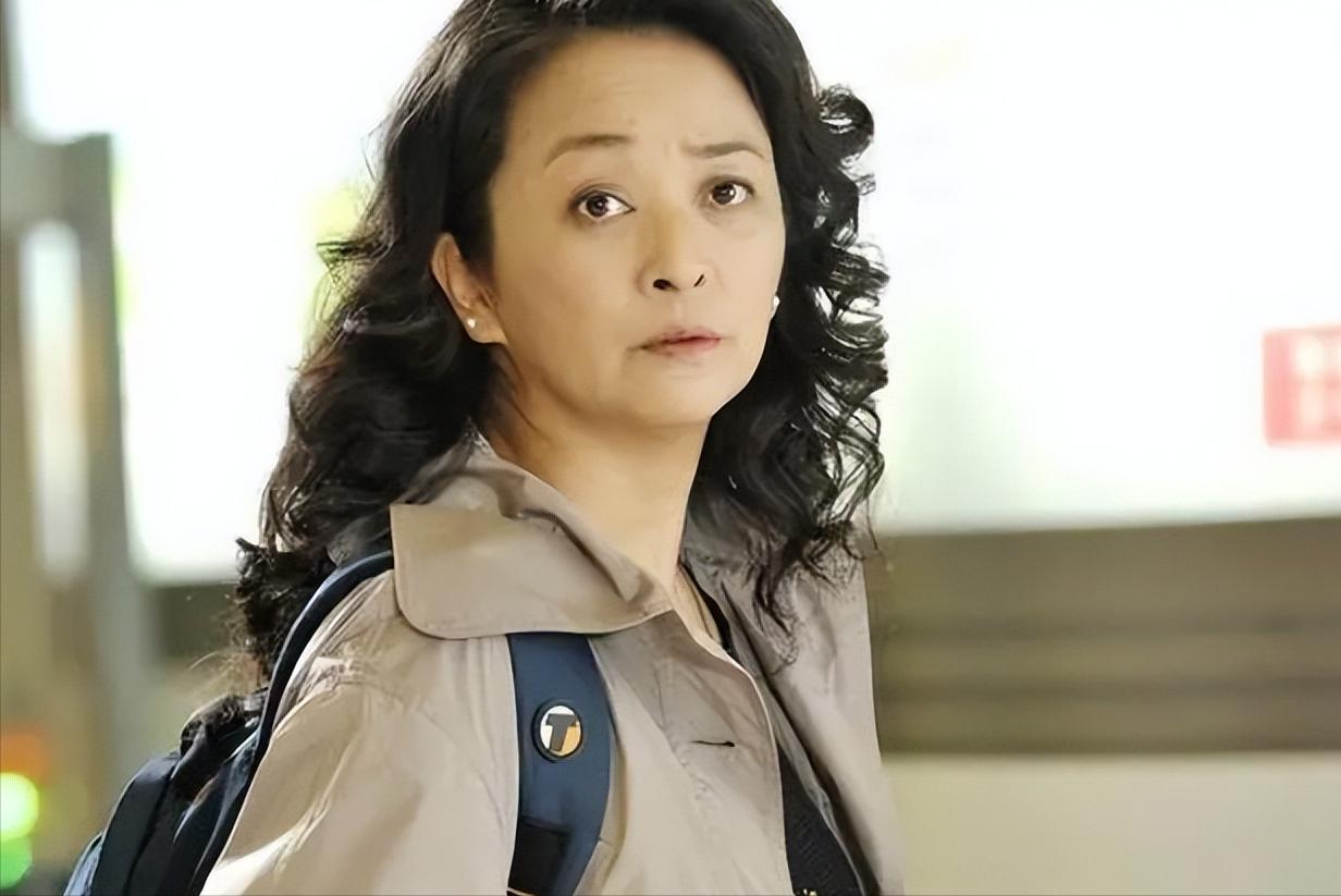 8位晚年移居国外的老牌明星,年轻出国享受晚年回国养老的明星