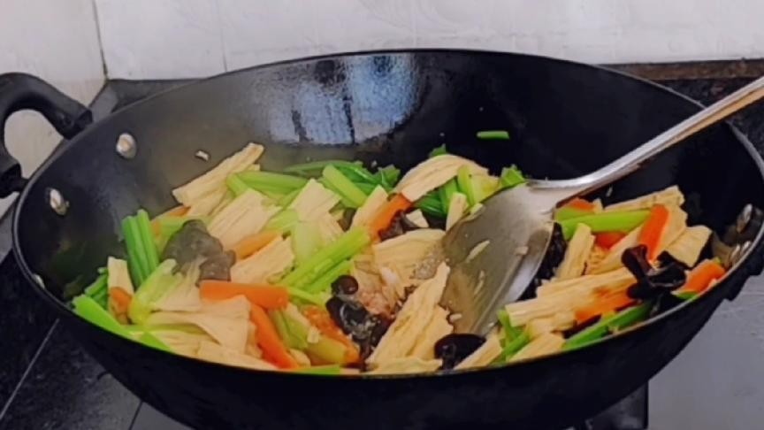 第二波感染来袭,专家建议少吃鸡肉,多吃这4样,增强免疫力!