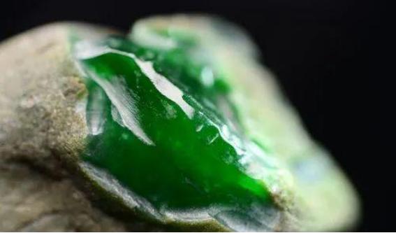 和田玉行情和翡翠行情比对,和田玉与翡翠升值潜力