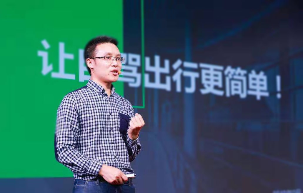 互联网“老男孩”：是慌不择路还是逆风起飞？