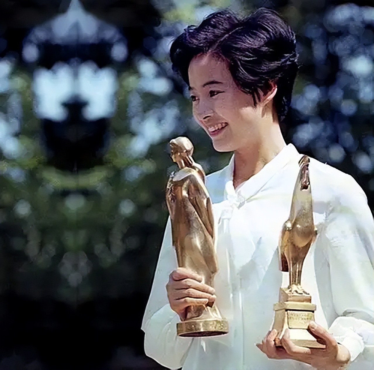 最佳女演员金鸡奖颁奖词,刘晓庆奚美娟金鸡影后