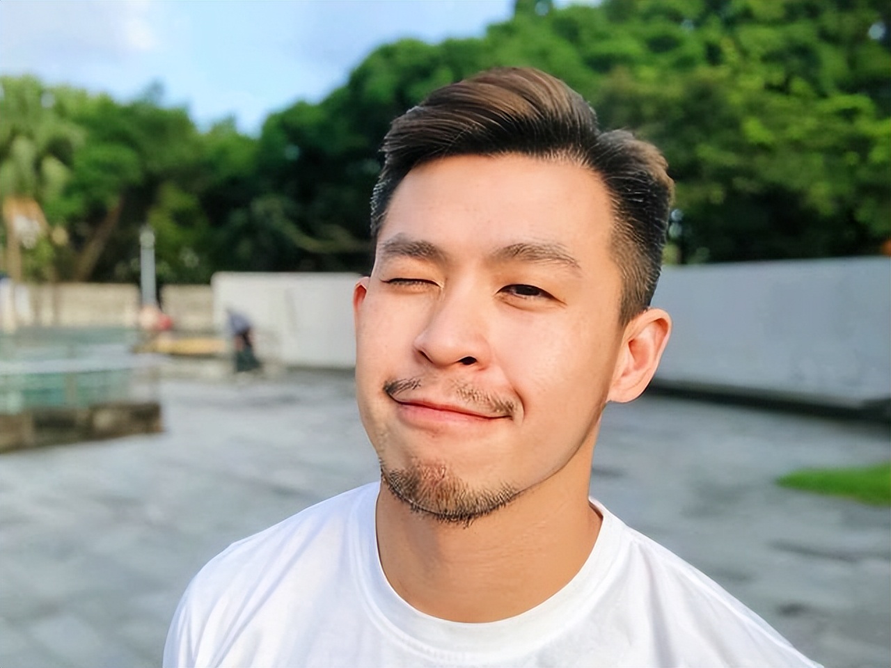 早上刚刮的胡子晚上又有,早上刚刮胡子到晚上就长出来了