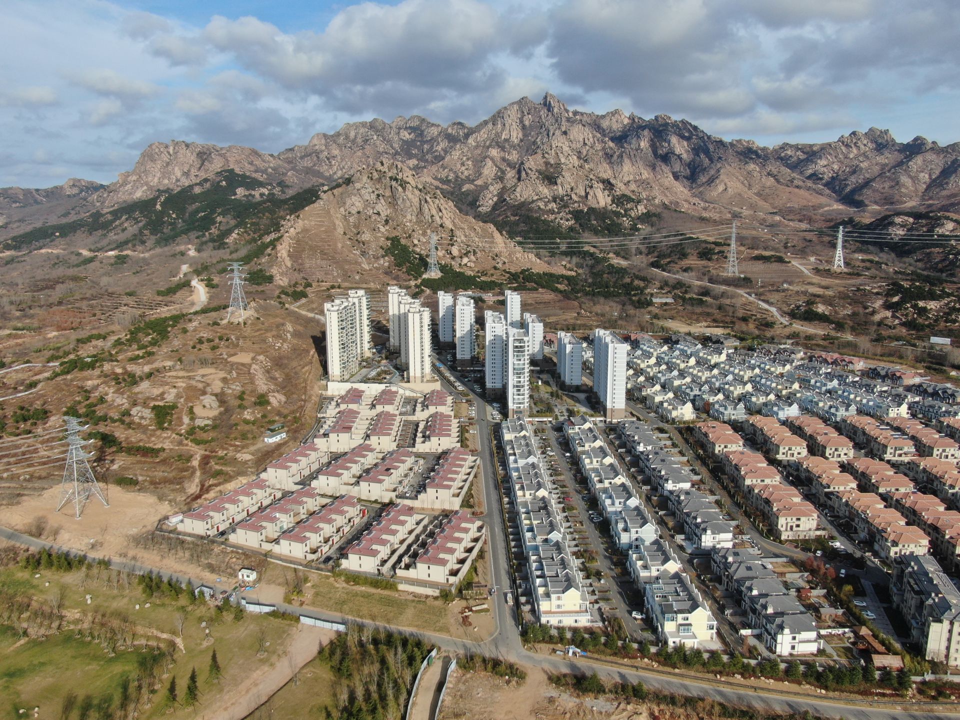 小珠山离市区近么,小珠山电力铁塔