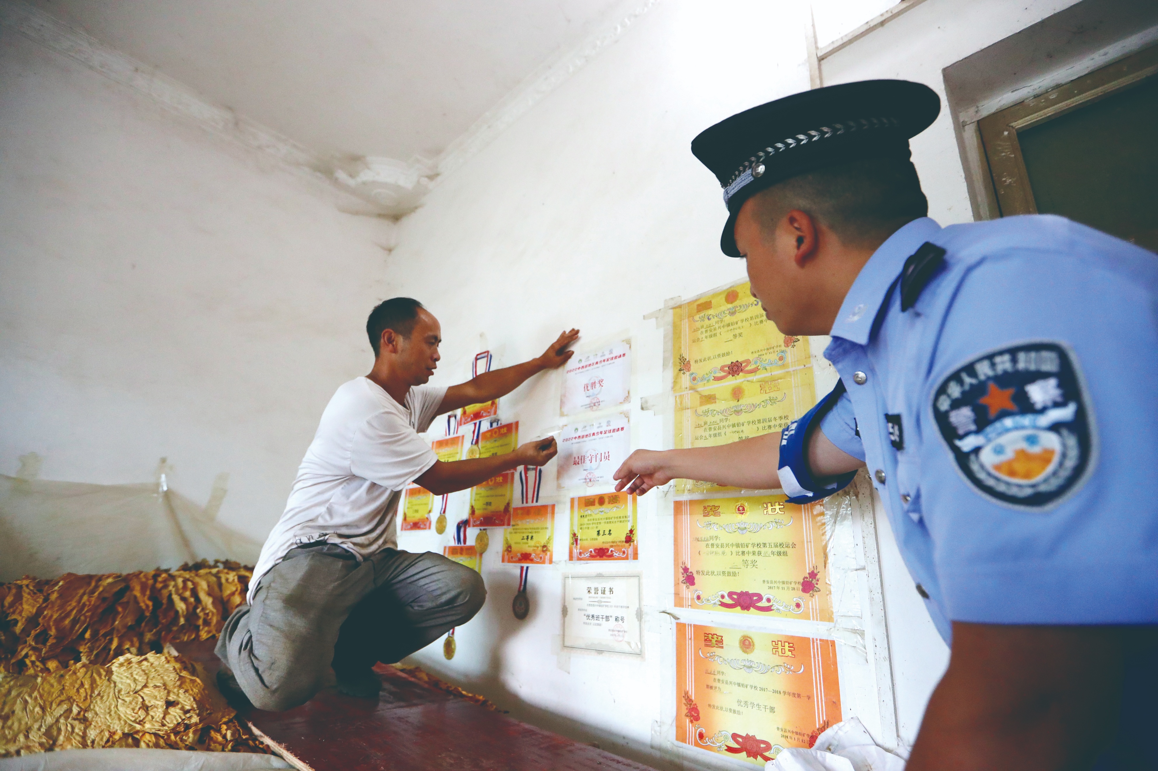 藏蓝支教“黔”方有梦公安部定点帮扶少年足球队赛后侧记