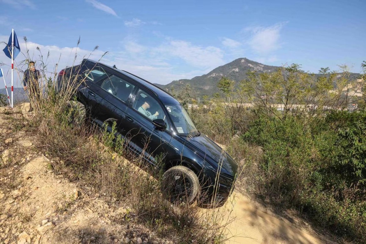 低调全面有内涵试驾进口大众途锐,试驾进口大众途锐suv四驱