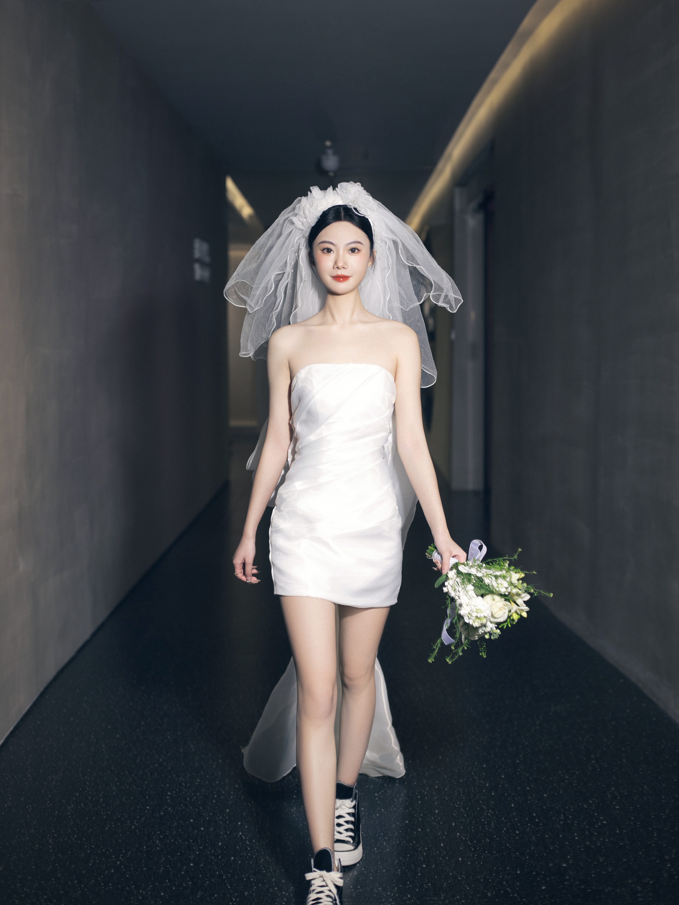 可以配婚纱的匡威,匡威婚鞋搭配婚纱