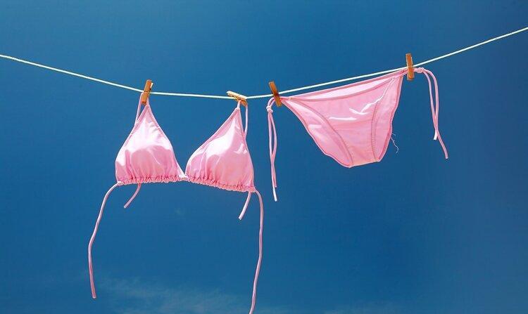 牛仔裤为什么内侧缝不能都做埋夹,女生怎么避免运动裤出现缝