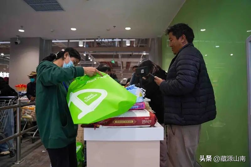 山南神力时代广场步行街二楼,神力时代购物广场