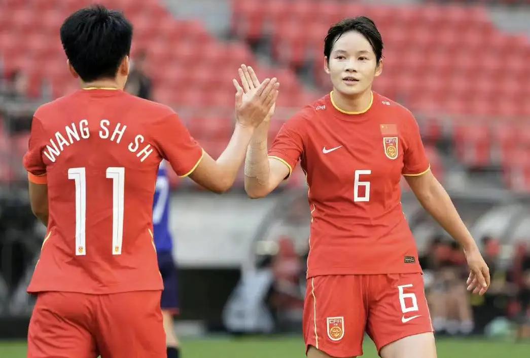 中国女足1-6惨败事件,中国女足1-6惨败英格兰低级失误