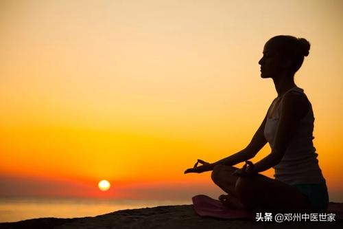 手脚冰凉怕冷三味中药坚持用七天,手脚冰凉在被窝暖一夜都不热