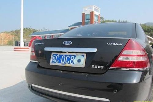 后车牌不小心被布挡住了?(任通行etc服务费吗)