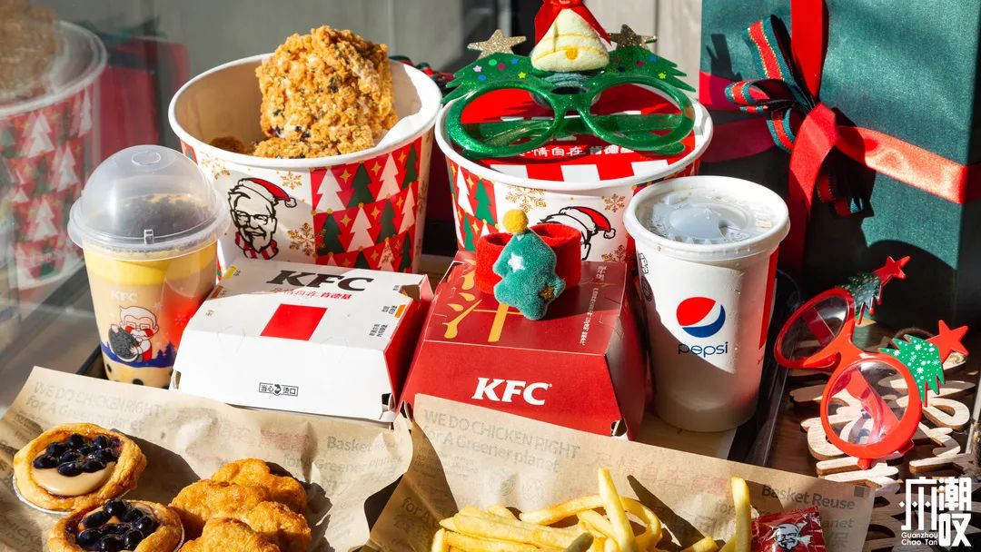 肯德基的圣诞新品芝士炸鸡小火锅,kfc肯德基圣诞限定桶2021