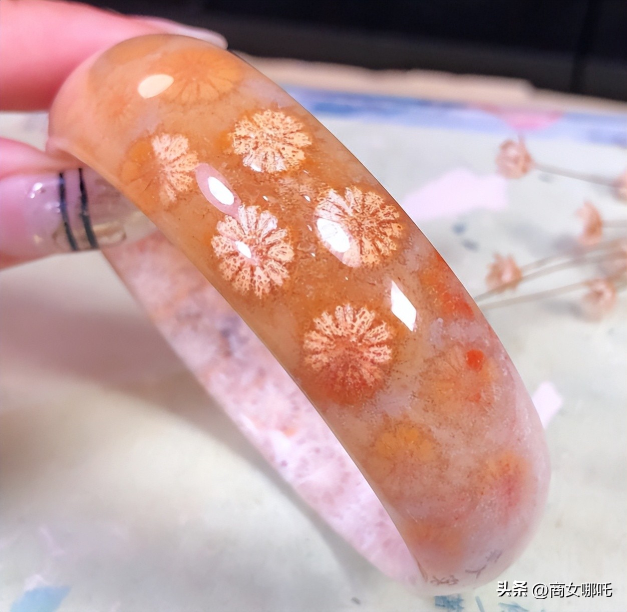 除了金银还有什么首饰,天然宝石制成的手镯