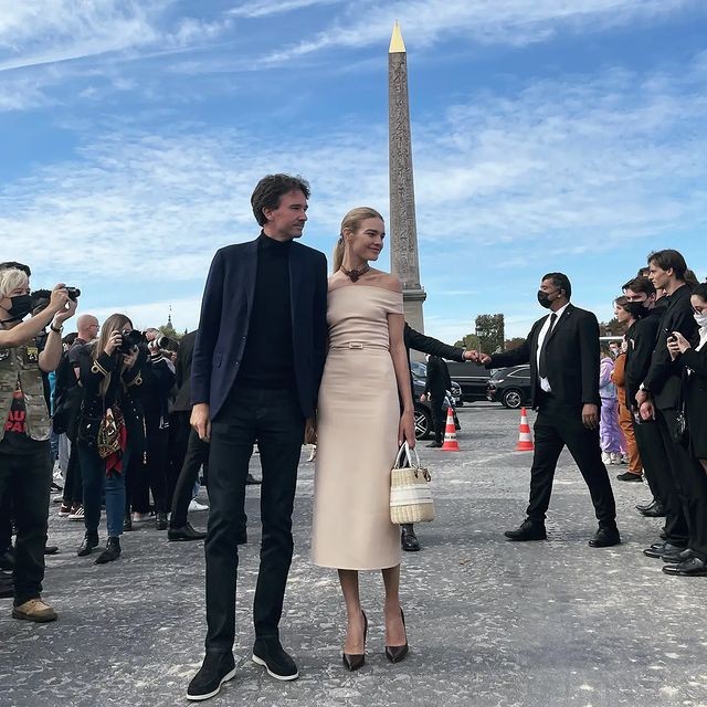 水果娜的不老少女颜绝了！穿毛衣裙也高级，带两娃逆袭成LV太子妃