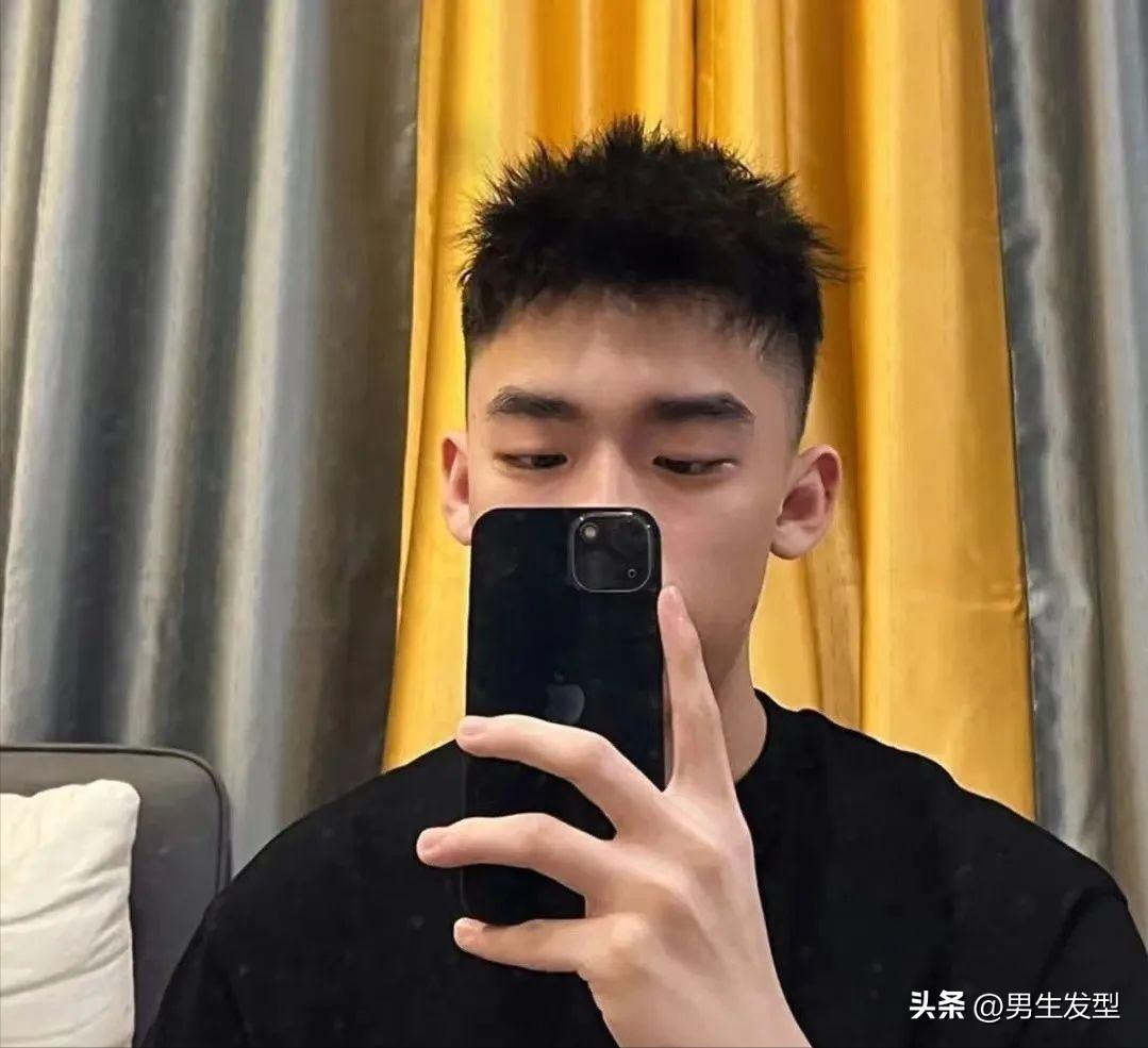 男生剪前刺头发型,男生剪发型好看简单