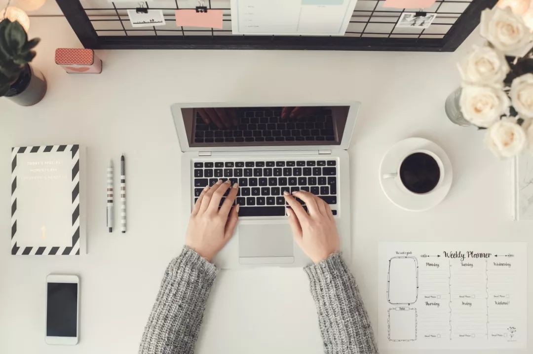 知乎高赞热帖：“年轻人只有晚上的时间才是自己的，舍不得睡。”