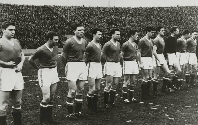 99曼联逆转拜仁博比查尔顿,博比查尔顿曼联三冠王