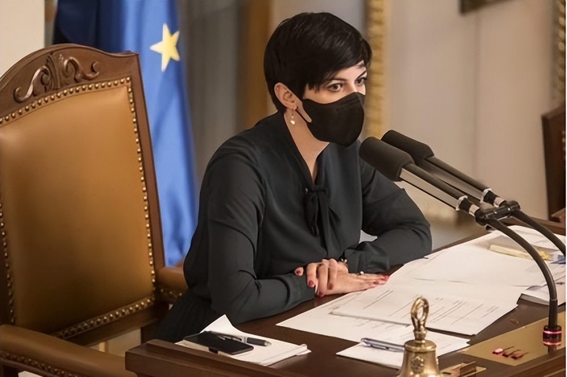 鎹峰厠绐滃彴,鎹峰厠璁憳绐滃彴