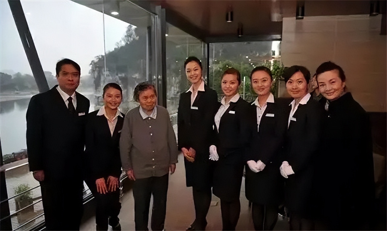 江*民泽**妹妹泽慧回忆兄长恋爱：*冶坪王**文静含蓄，与兄长性格互补