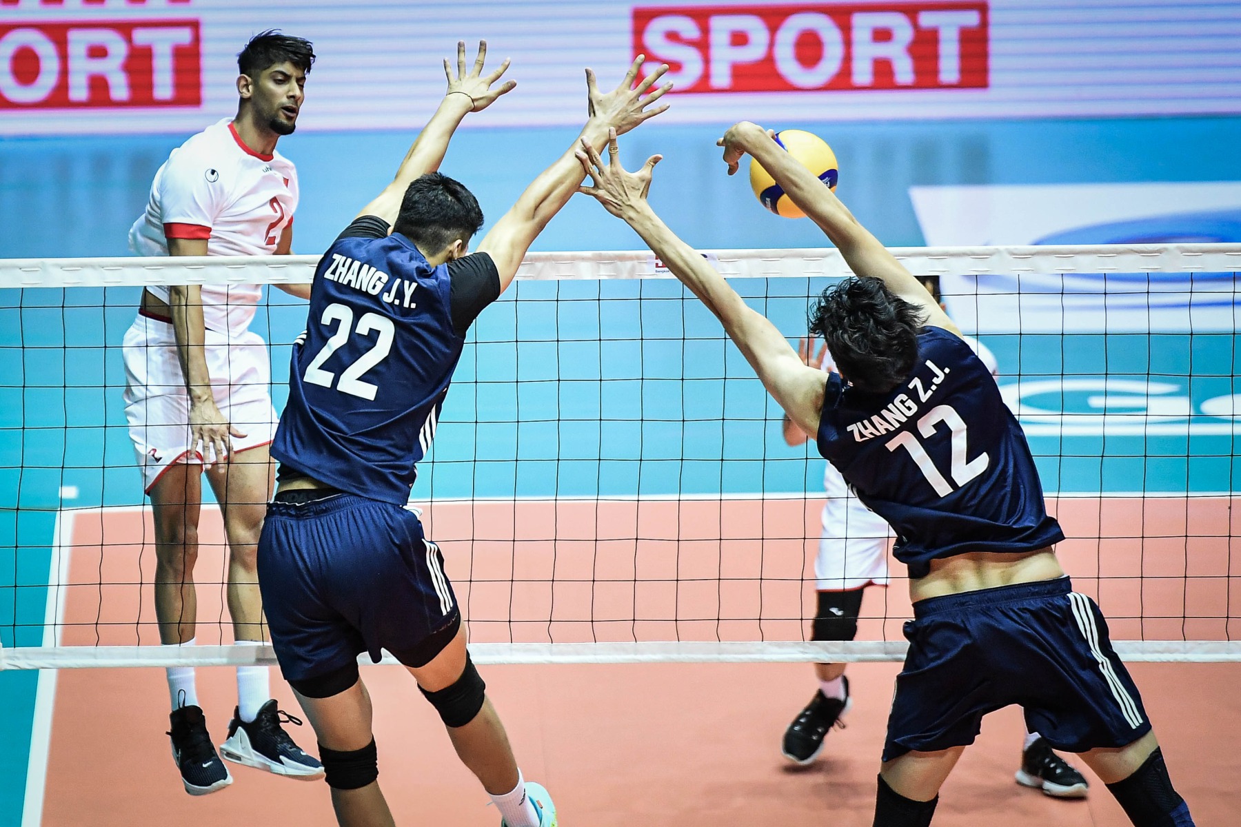 中国男排对战伊朗男排现场直播,中国男排将与伊朗队争夺四强