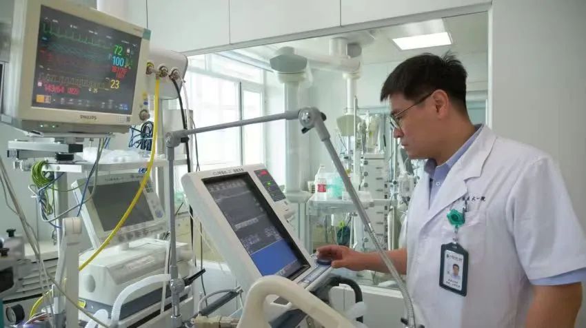 中国医师节致敬生命的守护者,中国医师节公益献礼