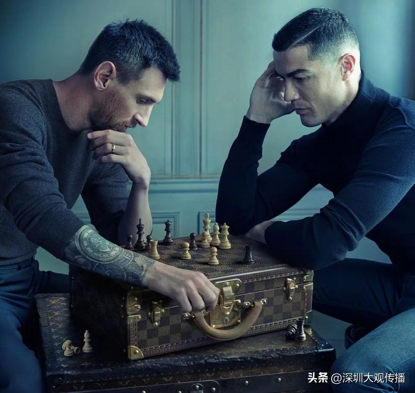 绿茵场上的足球运动,在绿茵场