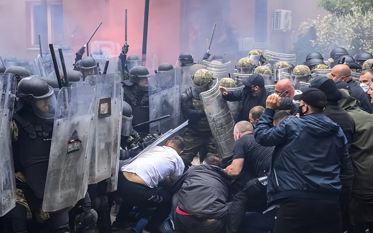 北约再次增援科索沃,科索沃北部紧张局势升级