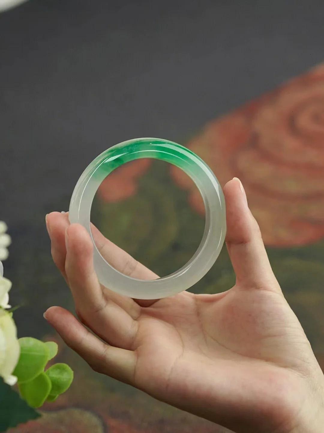 难道这只镯子很差吗?为什么说我糊弄她?