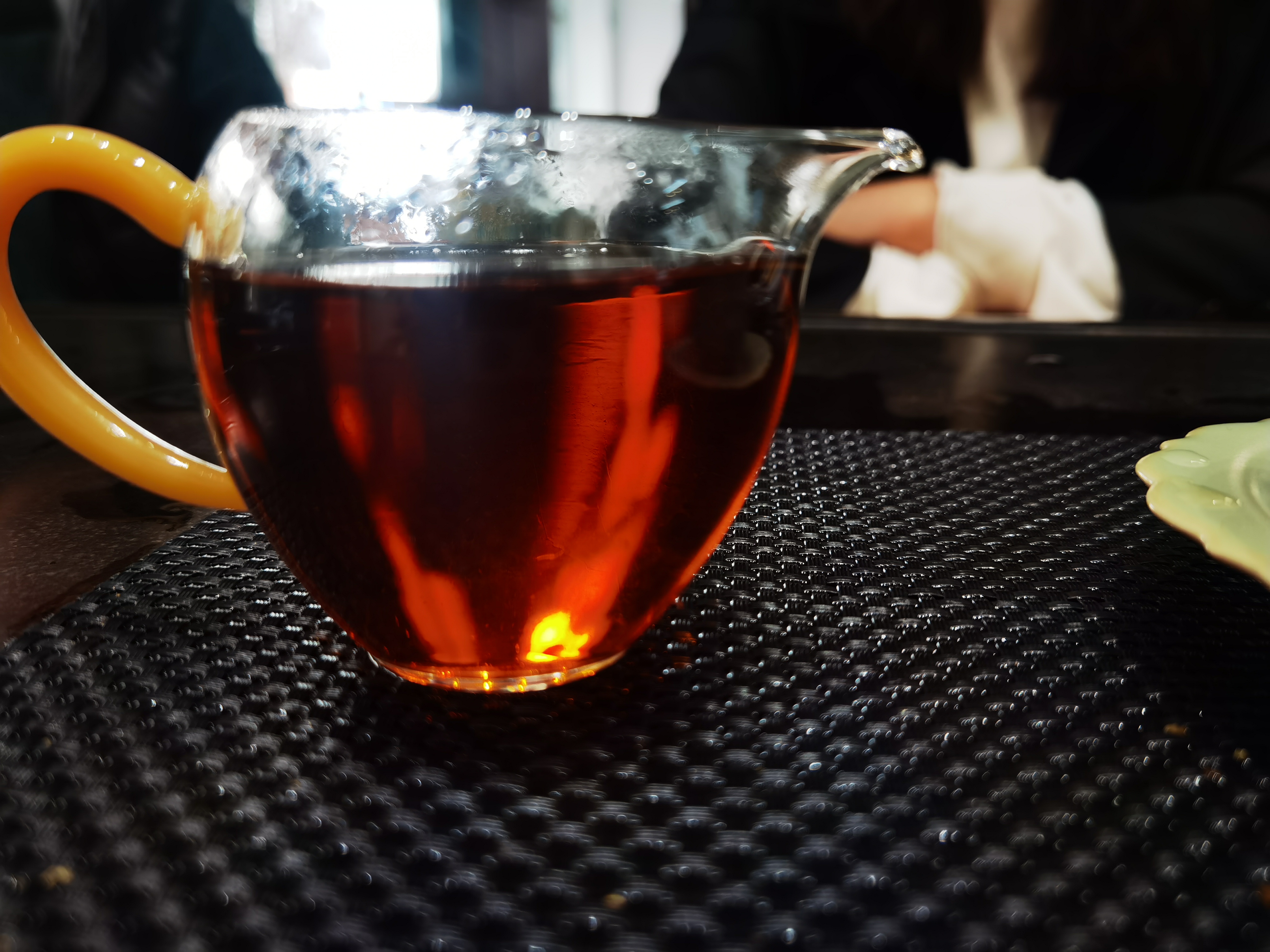 品评丨国艳2008年福饼熟茶，南糯山甜茶发酵，惊现松茸香