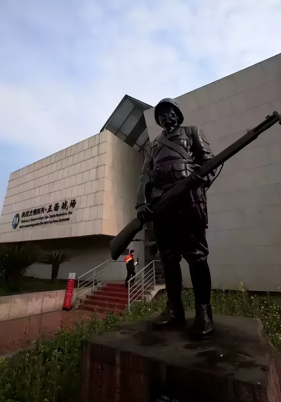 88岁日本老兵来到四川祭拜川军，提出惊人遗愿：为我造一座跪像吧