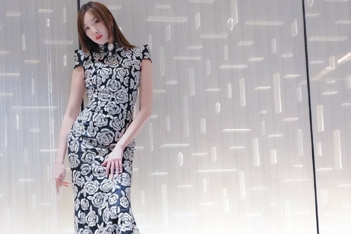 成龙女徒弟被困卫生间,成龙的女徒弟完整视频