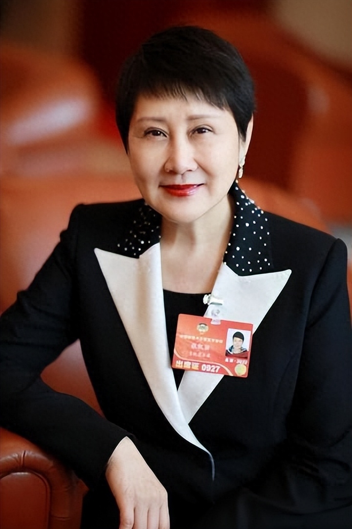 狂野夜晚：张凯丽与罗兆辉的惊人秘密揭晓！